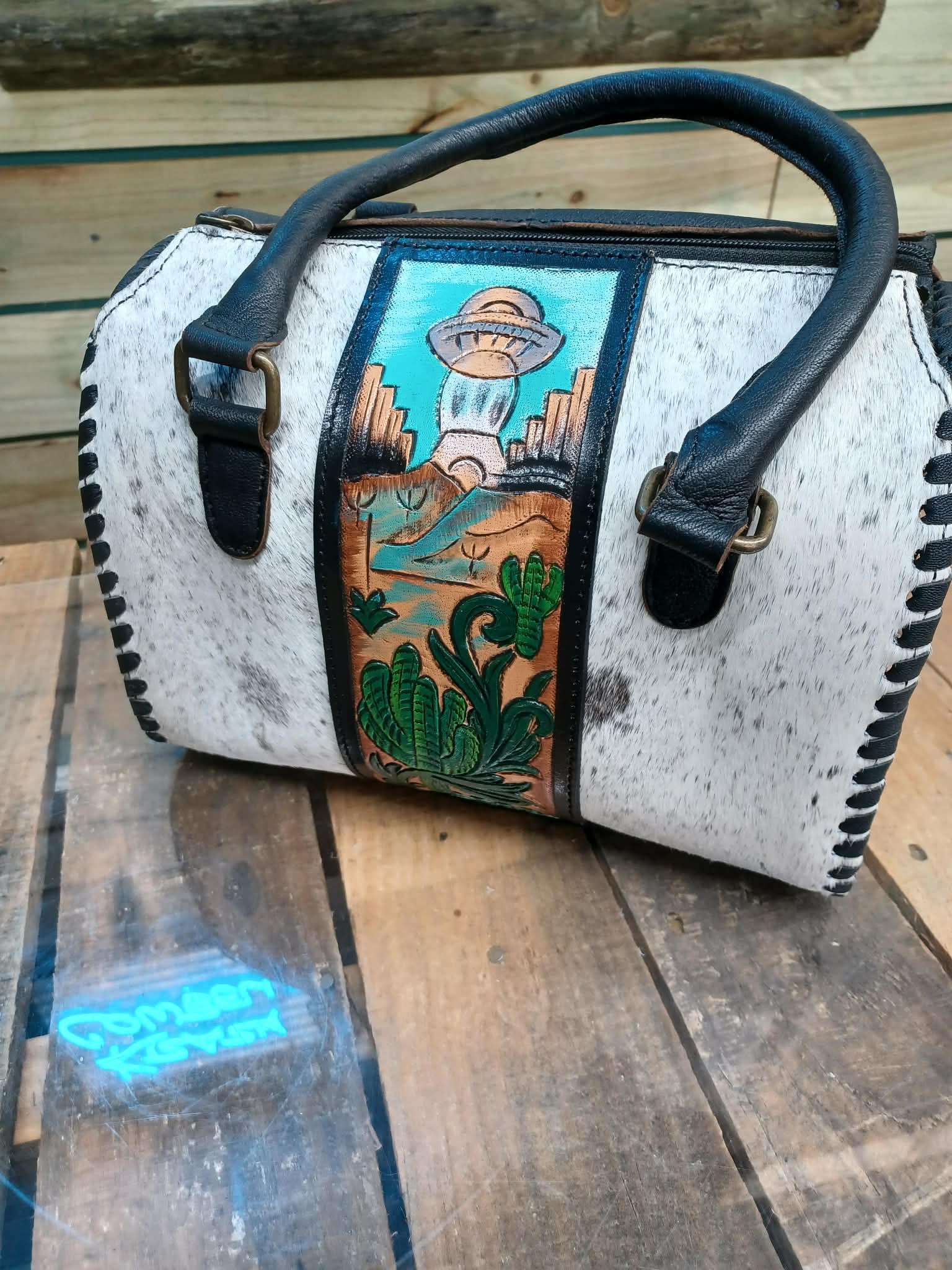 Black Alien UFO purse w/cowhide